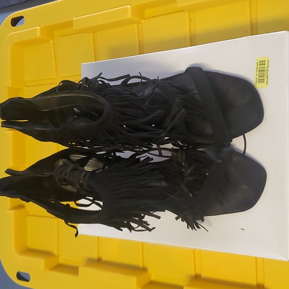 🔥Black Steve Madden Fringe Heels
